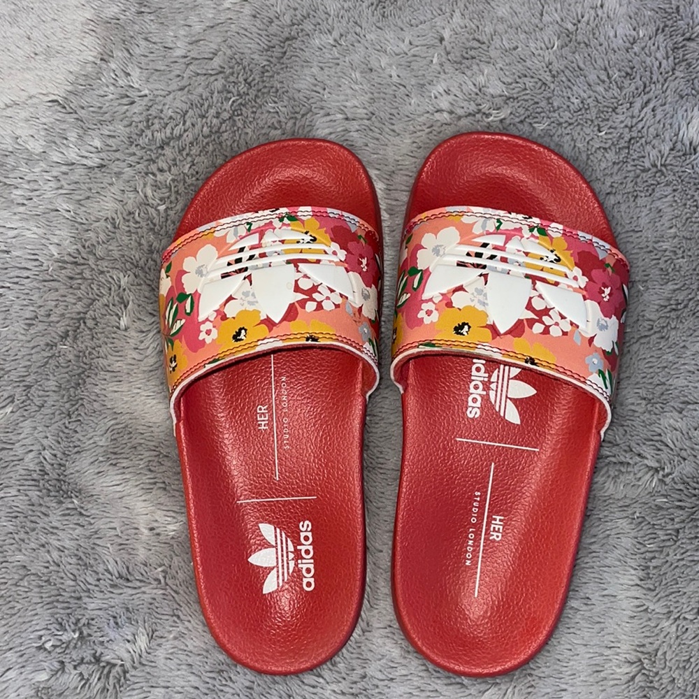 Adidas gently worn slides